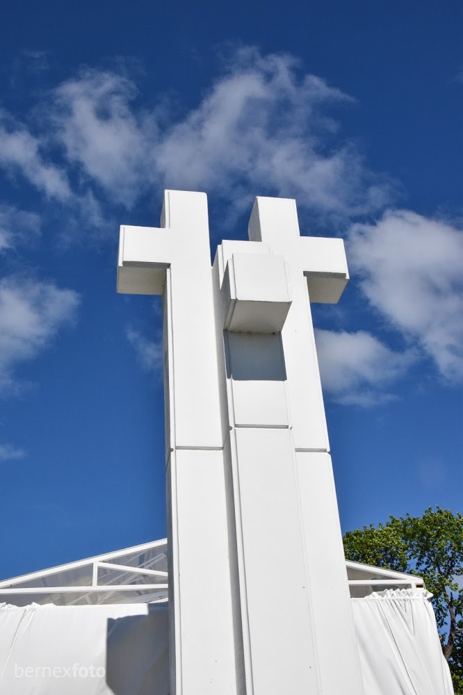 Skulptūra „Trys kryžiai“