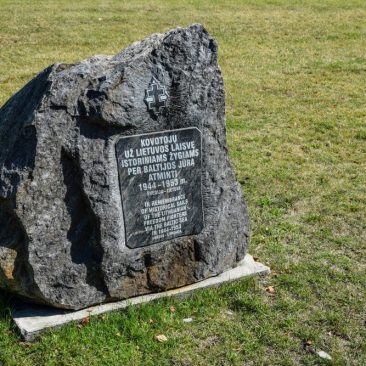 Paminklinis akmuo žygiams per Baltijos jūrą 1944-1953 m. atminti