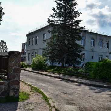 Taujėnų gimnazija