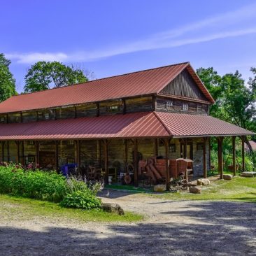 Taujėnų dvaro svirnas