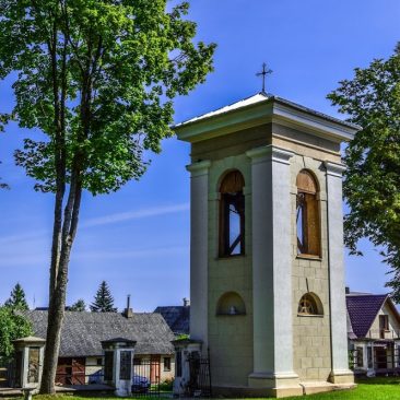Taujėnų bažnyčios varpinė