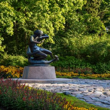 Skulptūra „Eglė žalčių karalienė“