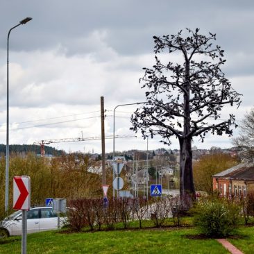 Skulptūra – metalinis ąžuolas
