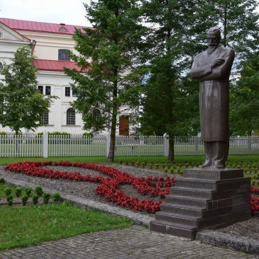 Paminklas J. Naujaliui