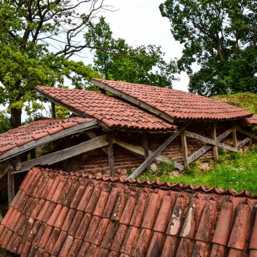 Biržų pilies vartų liekanos