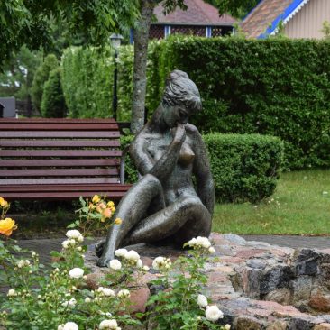 Skulptūra „Poilsis“ su fontanu