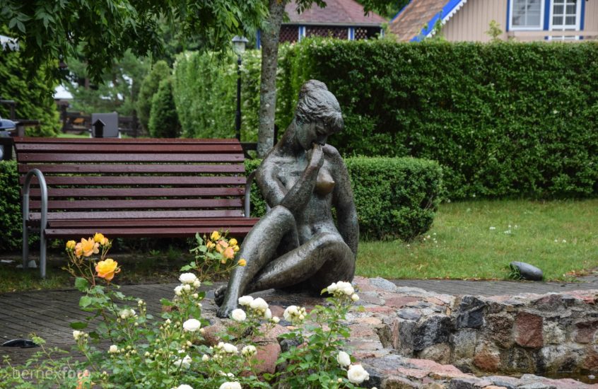Skulptūra „Poilsis“ su fontanu